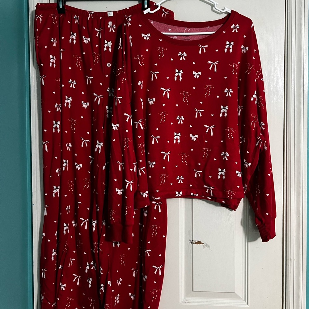 AE Luxe Plush Long-Sleeve & Pant PJ Set - Picture 3 of 10